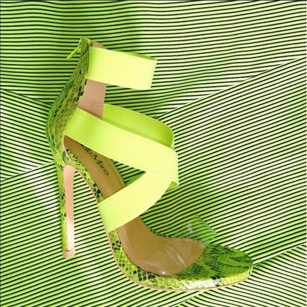 Neon Green snake ๐ print heels with clear strap - Picture 1 of 3
